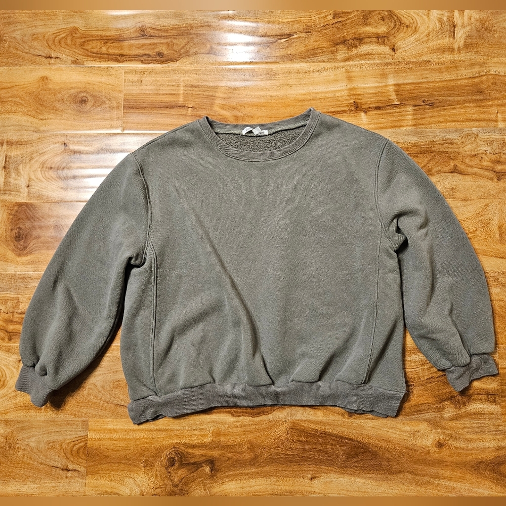 Sage green crew neck sweater, S